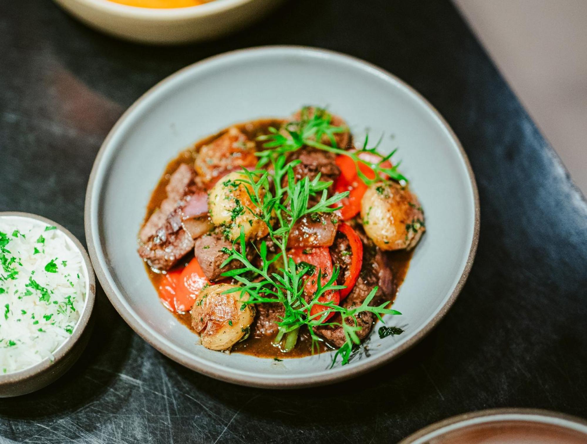 华盛顿特区真诚住宿 华盛顿哥伦比亚 外观 照片 A plate of chicken and potato gnocchi